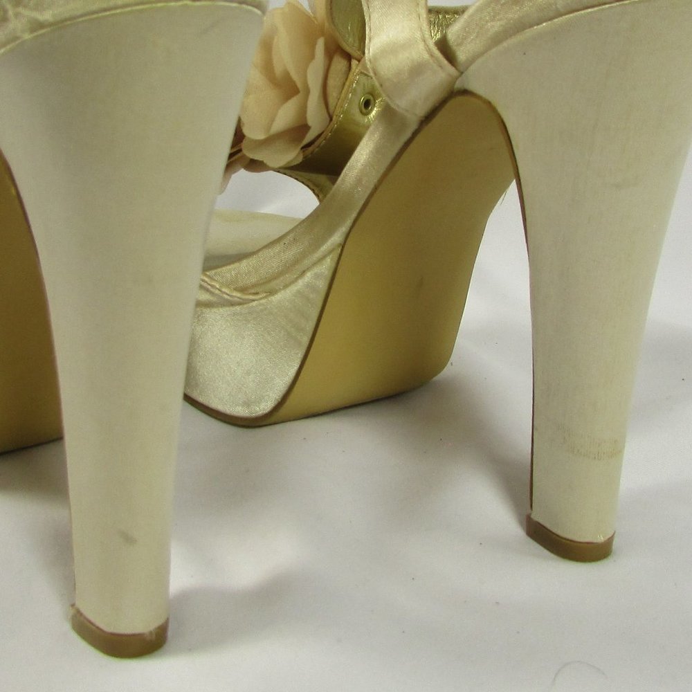 Madden Girl MADDEY Gold T-Strap Flower Front Heels - Picture 7 of 10